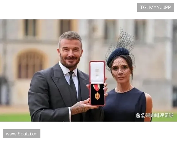 贝克汉姆院子里赤脚喝咖啡，手腕上的那块表亮得不像话