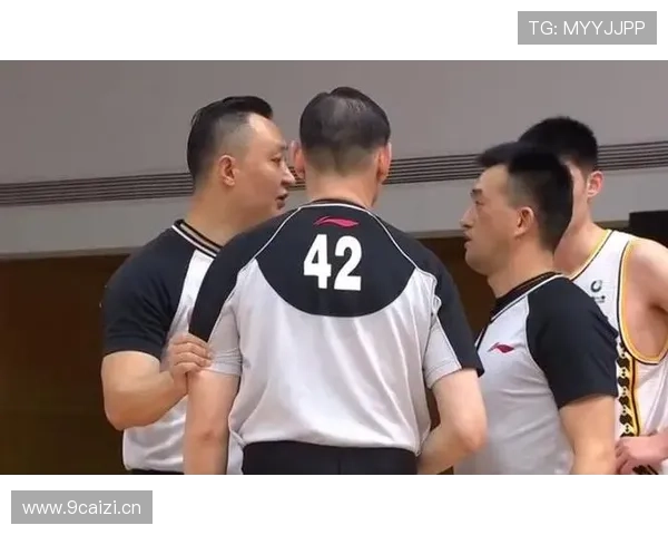 脚踢球违例是什么？规则解析与判罚标准